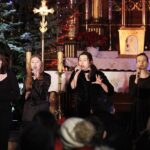 15.01.2022  Kielce. Kościół garnizonowy. Koncert laureatów X Międzynarodowego Konkursu Kolęd, Pastorałek i Piosenek Świątecznych.  Na zdjęciu zespół 4ROSES / Jarosław Kubalski / Radio Kielce