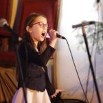 15.01.2022  Kielce. Kościół garnizonowy. Koncert laureatów X Międzynarodowego Konkursu Kolęd, Pastorałek i Piosenek Świątecznych.  Na zdjęciu Julia Kmiecik / Jarosław Kubalski / Radio Kielce