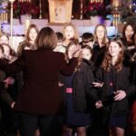 15.01.2022  Kielce. Kościół garnizonowy. Koncert laureatów X Międzynarodowego Konkursu Kolęd, Pastorałek i Piosenek Świątecznych. Na zdjęciu chór Con Passione / Jarosław Kubalski / Radio Kielce