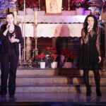 15.01.2022  Kielce. Kościół garnizonowy. Koncert laureatów X Międzynarodowego Konkursu Kolęd, Pastorałek i Piosenek Świątecznych. Na zdjeciu duet KAMENY / Jarosław Kubalski / Radio Kielce