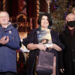 15.01.2022  Kielce. Kościół garnizonowy. Koncert laureatów X Międzynarodowego Konkursu Kolęd, Pastorałek i Piosenek Świątecznych. Wreczenie dyplomów i wyróżnień. Na zdjęciu od lewej: wojewoda Zbigniew Koniusz, Jarosława Letka i marszałek Andrzej Bękowski / Jarosław Kubalski / Radio Kielce