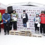 22.01.2022 Krajno. Zawody Narciarskie o Puchar Radia Kielce. Na zdjęciu od lewej: instruktor jazdy Robert Dutkiewicz starosta kielecki Mirosław Gębski, Antoni Sosnowski, Filip Soprych, Igor Pajdo, prezes Radia Kielce Janusz Knap i instruktor jazdy i Łukasz Sędek / Jarosław Kubalski / Radio Kielce