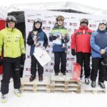 22.01.2022 Krajno. Zawody Narciarskie o Puchar Radia Kielce. Na zdjęciu od lewej: instruktor jazdy Robert Dutkiewicz, Marcin Siwecki, Franciszek Kowalski,  prezes Radia Kielce Janusz Knap i starosta kielecki Mirosław Gębski / Jarosław Kubalski / Radio Kielce