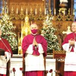 Radom. Biskup Marek Solarczyk obejmuje kanonicznie diecezję radomską. Na zdjęciu (od lewej): bp Henryk Tomasik, bp Marek Solarczyk i bp pomocniczy Piotr Turzyński / Jarosław Kubalski / Radio Kielce