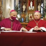 Radom. Biskup Marek Solarczyk obejmuje kanonicznie diecezję radomską. Na zdjęciu (od lewej): Na zdjęciu: bp Marek Solarczyk i bp Henryk Tomasik / Jarosław Kubalski / Radio Kielce