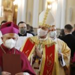 Radom. Biskup Marek Solarczyk obejmuje kanonicznie diecezję radomską. Na zdjęciu (w środku): bp Marek Solarczyk / Jarosław Kubalski / Radio Kielce