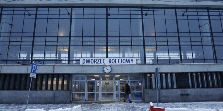 19.01.2021 Kielce. Dworzec PKP / Jarosław Kubalski / Radio Kielce