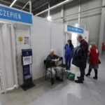 25.01.2021 Kielce. Świętokrzyski Szpital Tymczasowy. Szczepienia seniorów przeciwko koronawirusowi / Jarosław Kubalski / Radio Kielce