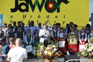 20.06.2021. Tokarnia. „Jawor u źródeł kultury”. Wręczenie nagród. Na zdjęciu w środku Krzysztof Lipiec - poseł PiS / Jarosław Kubalski / Radio Kielce