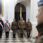 24.10.2021. Święty Krzyż. Krzyż morowy stanął u stóp bazyliki / Jarosław Kubalski / Radio Kielce