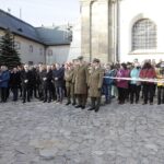 24.10.2021. Święty Krzyż. Krzyż morowy stanął u stóp bazyliki / Jarosław Kubalski / Radio Kielce