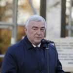 24.10.2021. Święty Krzyż. Krzyż morowy stanął u stóp bazyliki. Na zdjęciu: Andrzej Bętkowski - marszałek województwa świętokrzyskiego / Jarosław Kubalski / Radio Kielce