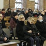 24.11.2021 Kielce. Kościół św. Józefa Robotnika. Pogrzeb Roberta Kałuży, dziennikarza Radia Kielce / Jarosław Kubalski / Radio Kielce