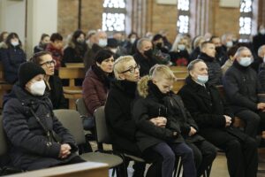 24.11.2021 Kielce. Kościół św. Józefa Robotnika. Pogrzeb Roberta Kałuży, dziennikarza Radia Kielce / Jarosław Kubalski / Radio Kielce