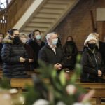 24.11.2021 Kielce. Kościół św. Józefa Robotnika. Pogrzeb Roberta Kałuży, dziennikarza Radia Kielce / Jarosław Kubalski / Radio Kielce