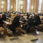 24.11.2021 Kielce. Kościół św. Józefa Robotnika. Pogrzeb Roberta Kałuży, dziennikarza Radia Kielce / Jarosław Kubalski / Radio Kielce