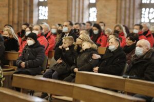 24.11.2021 Kielce. Kościół św. Józefa Robotnika. Pogrzeb Roberta Kałuży, dziennikarza Radia Kielce / Jarosław Kubalski / Radio Kielce