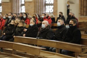 24.11.2021 Kielce. Kościół św. Józefa Robotnika. Pogrzeb Roberta Kałuży, dziennikarza Radia Kielce / Jarosław Kubalski / Radio Kielce