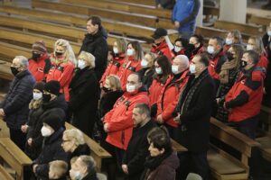 24.11.2021 Kielce. Kościół św. Józefa Robotnika. Pogrzeb Roberta Kałuży, dziennikarza Radia Kielce / Jarosław Kubalski / Radio Kielce