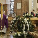 24.11.2021 Kielce. Kościół św. Józefa Robotnika. Pogrzeb Roberta Kałuży, dziennikarza Radia Kielce / Jarosław Kubalski / Radio Kielce