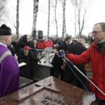 24.11.2021 Kielce. Cmentarz na Piaskach. Pogrzeb Roberta Kałuży, dziennikarza Radia Kielce / Jarosław Kubalski / Radio Kielce