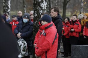 24.11.2021 Kielce. Cmentarz na Piaskach. Pogrzeb Roberta Kałuży, dziennikarza Radia Kielce / Jarosław Kubalski / Radio Kielce