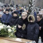 24.11.2021 Kielce. Cmentarz na Piaskach. Pogrzeb Roberta Kałuży, dziennikarza Radia Kielce / Jarosław Kubalski / Radio Kielce