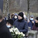 24.11.2021 Kielce. Cmentarz na Piaskach. Pogrzeb Roberta Kałuży, dziennikarza Radia Kielce / Jarosław Kubalski / Radio Kielce