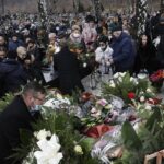 24.11.2021 Kielce. Cmentarz na Piaskach. Pogrzeb Roberta Kałuży, dziennikarza Radia Kielce / Jarosław Kubalski / Radio Kielce