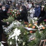 24.11.2021 Kielce. Cmentarz na Piaskach. Pogrzeb Roberta Kałuży, dziennikarza Radia Kielce / Jarosław Kubalski / Radio Kielce