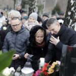 24.11.2021 Kielce. Cmentarz na Piaskach. Pogrzeb Roberta Kałuży, dziennikarza Radia Kielce / Jarosław Kubalski / Radio Kielce