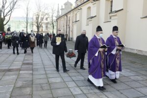 25.11.2021 Kielce. Katedra. Pogrzeb byłego dyrektora technicznego Radia Kielce Wiesława Wójcikiewicza / Jarosław Kubalski / Radio Kielce