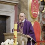 25.11.2021 Kielce. Katedra. Pogrzeb byłego dyrektora technicznego Radia Kielce Wiesława Wójcikiewicza / Jarosław Kubalski / Radio Kielce