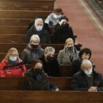 25.11.2021 Kielce. Katedra. Pogrzeb byłego dyrektora technicznego Radia Kielce Wiesława Wójcikiewicza / Jarosław Kubalski / Radio Kielce