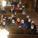 25.11.2021 Kielce. Katedra. Pogrzeb byłego dyrektora technicznego Radia Kielce Wiesława Wójcikiewicza / Jarosław Kubalski / Radio Kielce