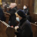 25.11.2021 Kielce. Katedra. Pogrzeb byłego dyrektora technicznego Radia Kielce Wiesława Wójcikiewicza / Jarosław Kubalski / Radio Kielce