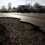 25.02.2016 Kielce. Dziura w jezdni na skrzyżowaniu ulic Łódzkiej i Olszewskiego. / Jarosław Kubalski / Radio Kielce
