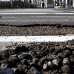 25.02.2016 Kielce. Dziura w jezdni na skrzyżowaniu ulic Łódzkiej i Olszewskiego. / Jarosław Kubalski / Radio Kielce