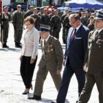 12.08.2021 Kielce. Uroczyste zakończenie 56. (41. po wojnie) Marszu Szlakiem I Kompanii Kadrowej. Na zdjęciu od lewej: poseł Agata Wojtyszek, major Zbigniew Milczarek, szef Urzędu do Spraw Kombatantów i Osób Represjonowanych Jan Józef Kasprzyk i podpułkownik Adam Kunicki / Jarosław Kubalski / Radio Kielce