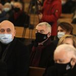 16.01.2022. Starachowice. Msza święta w intencji Jadwigi Kaczyńskiej w 9. rocznicę śmierci. Na zdjęciu (od lewej): Joachim Brudziński - europoseł, Andrzej Bętkowski - marszałek województwa świętokrzyskiego / Jarosław Kubalski / Radio Kielce