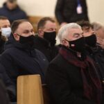 16.01.2022. Starachowice. Msza święta w intencji Jadwigi Kaczyńskiej w 9. rocznicę śmierci. Na zdjęciu: poseł Marek Kwitek, Andrzej Bętkowski - marszałek województwa świętokrzyskiego / Jarosław Kubalski / Radio Kielce