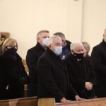 16.01.2022. Starachowice. Msza święta w intencji Jadwigi Kaczyńskiej w 9. rocznicę śmierci. Na zdjęciu (od lewej): Anna Krupka - wiceminister sportu i turystyki, senator Jarosław Rusiecki, poseł Krzysztof Lipiec - lider świętokrzyskich struktur PiS, Jarosław Kaczyński - prezes PiS, Jacek Sasin - wicepremier, minister aktywów państwowych / Jarosław Kubalski / Radio Kielce