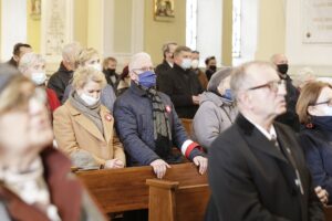 23.10.2021 Kielce. Uroczystości odsłonięcia pomnika Matki Polki Sybiraczki. Msza w kościele garnizonowym / Jarosław Kubalski / Radio Kielce