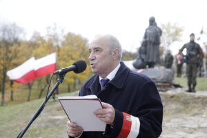 23.10.2021 Kielce. Skwer Pamięci Ofiar Katynia. Uroczystości na odsłonięcia pomnika Matki Polki Sybiraczki. Na zdjęciu: prezes Wojewódzkiego Oddziału Związku Sybiraków w Kielcach Stanisław Wierzbicki / Jarosław Kubalski / Radio Kielce