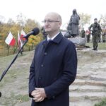 23.10.2021 Kielce. Skwer Pamięci Ofiar Katynia. Uroczystości na  odsłonięcia pomnika Matki Polki Sybiraczki. Na zdjęciu: wiceminister spraw zagranicznych Piotr Wawrzyk / Jarosław Kubalski / Radio Kielce