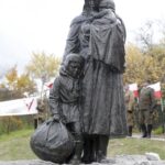 23.10.2021 Kielce. Skwer Pamięci Ofiar Katynia. Uroczystości na  odsłonięcia pomnika Matki Polki Sybiraczki / Jarosław Kubalski / Radio Kielce