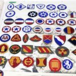 19.01.2022 Kielce. Zbiór naszywek komendanta Centrum Przygotowań do Misji Zagranicznych płk Adama Włoczewskiego / Jarosław Kubalski / Radio Kielce