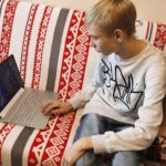 14.01.2021 Kielce. Akcja Radia Kielce "Choinka pod choinkę". Laptop dla dzieci państwa Michalskich. / Jarosław Kubalski / Radio Kielce