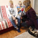 14.01.2021 Kielce. Akcja Radia Kielce "Choinka pod choinkę". Laptop dla dzieci państwa Michalskich. / Jarosław Kubalski / Radio Kielce