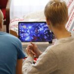 14.01.2021 Kielce. Akcja Radia Kielce "Choinka pod choinkę". Laptop dla dzieci państwa Michalskich. / Jarosław Kubalski / Radio Kielce